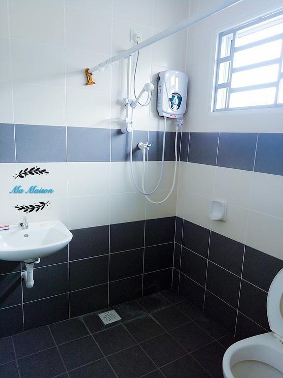 Sri Manjung Ma Maison Homestay Lumut Esterno foto