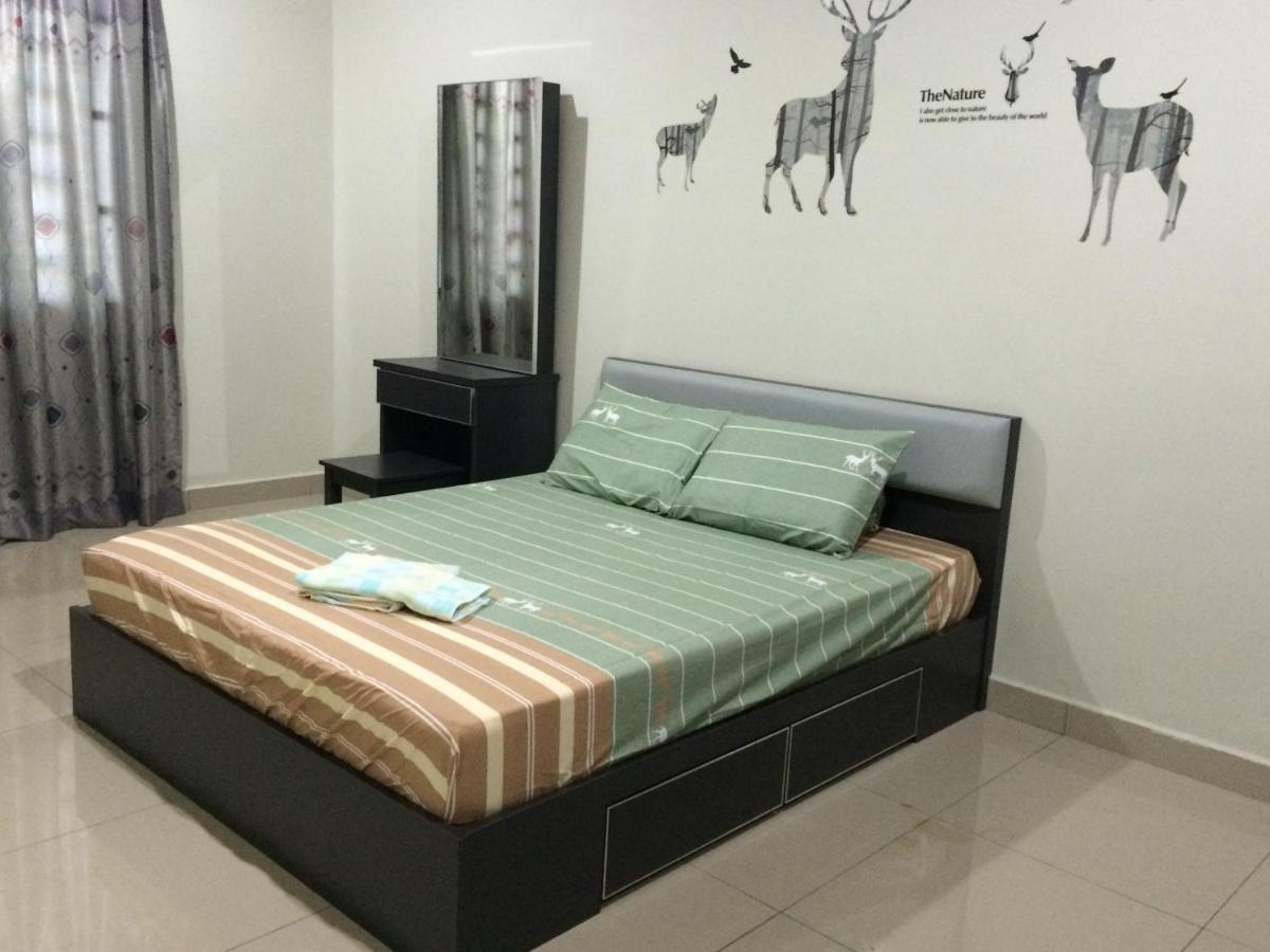 Sri Manjung Ma Maison Homestay Lumut Esterno foto